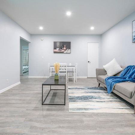 Centre Street Upper 2Bedsuite 4408 Calgary Extérieur photo